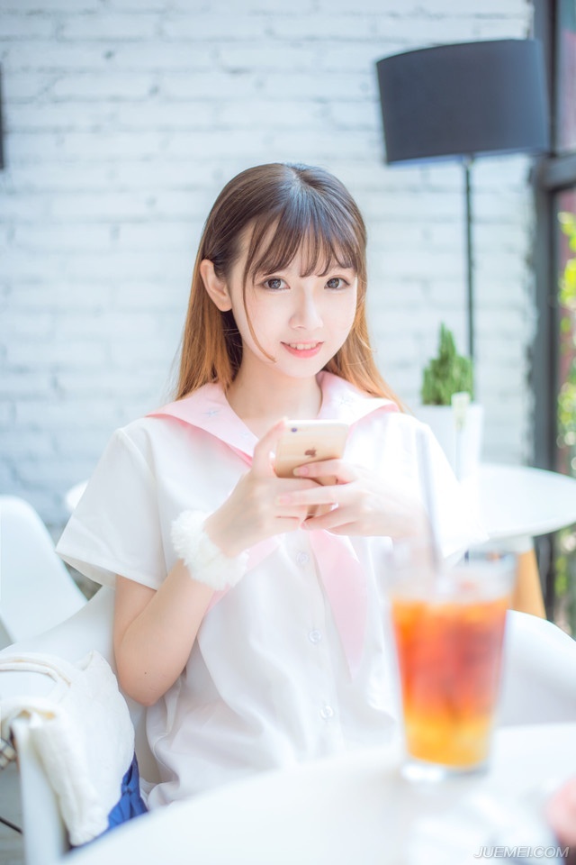 “不知主公有何吩咐？”庞统等人连忙躬身道，骠骑令，代表吕布，骠骑令一出，任何人不得违背。